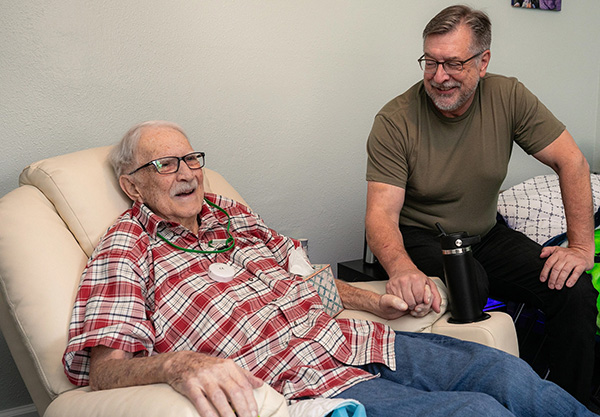 Housecall Providers Hospice patient Walter with his son David in Oregon