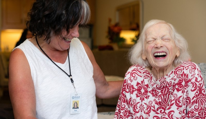 Housecall Providers social worker with hospice patient